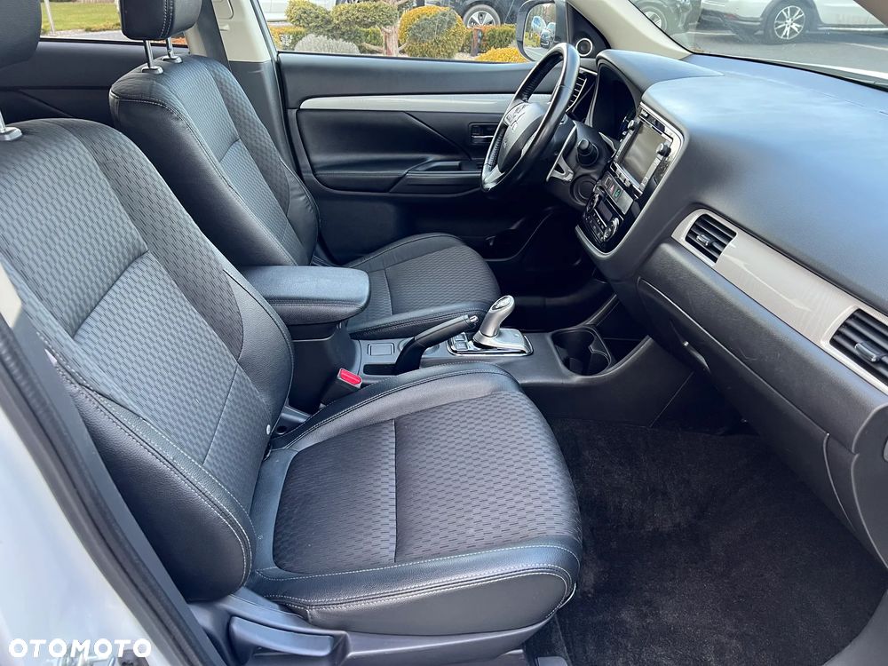 Mitsubishi Outlander 2.0 4WD Plus - 9