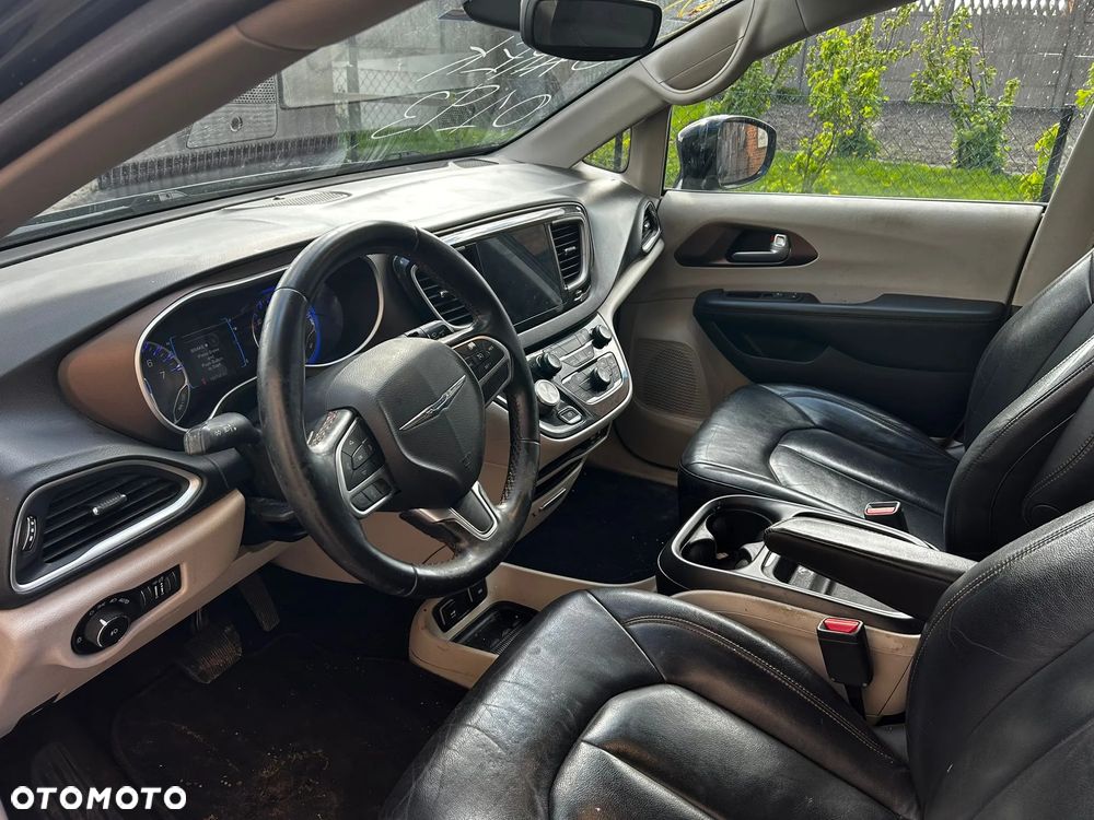 Chrysler Pacifica - 22