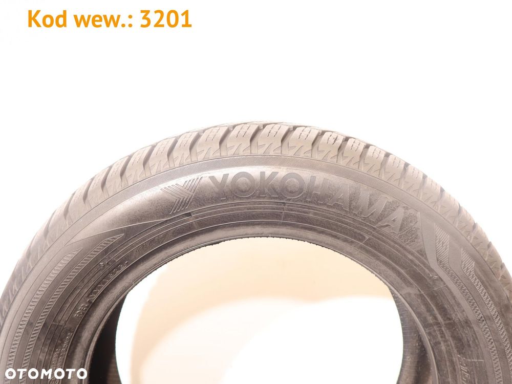 Yokohama BluEarth Winter V906 - 215/60 R17 - 4