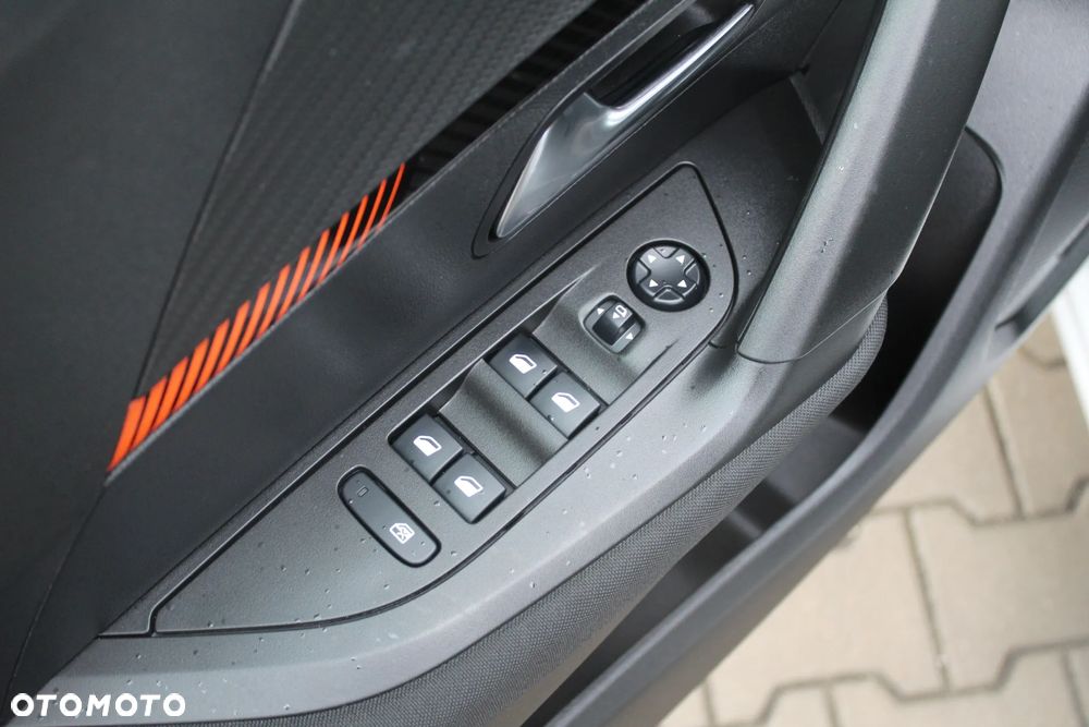 Peugeot 2008 1.2 PureTech Allure S&S - 8