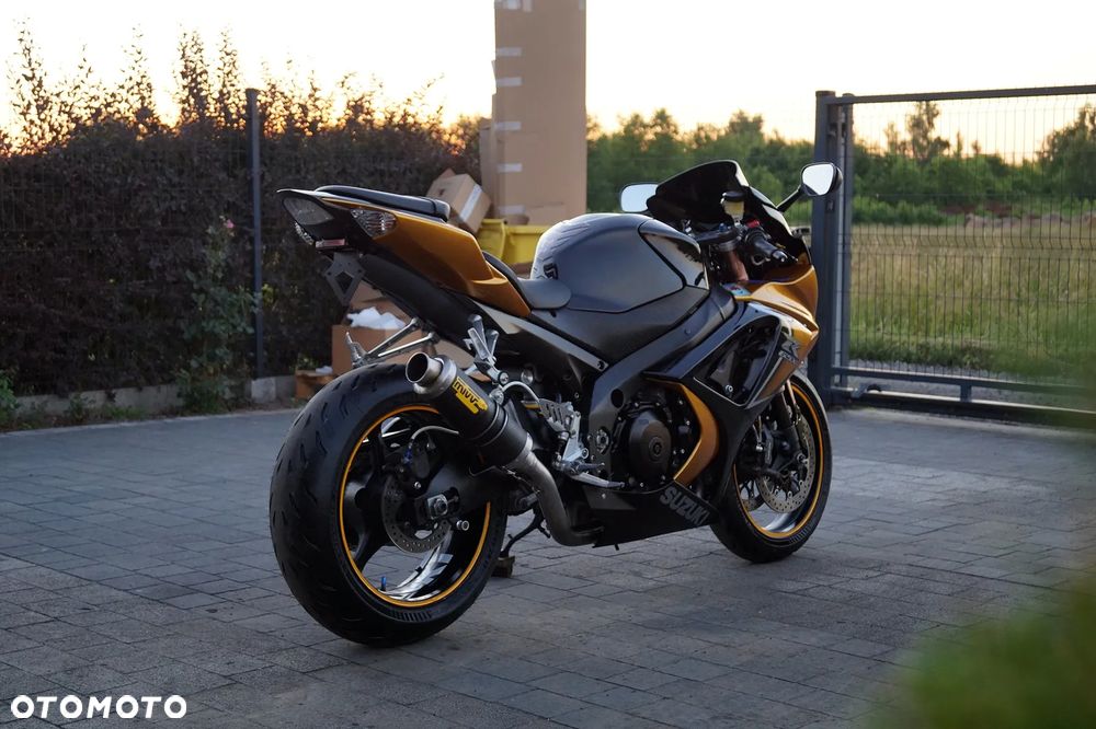 Suzuki GSX-R - 10