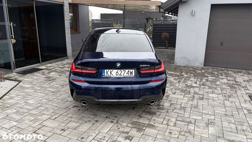 BMW Seria 3 330e M Sport - 8