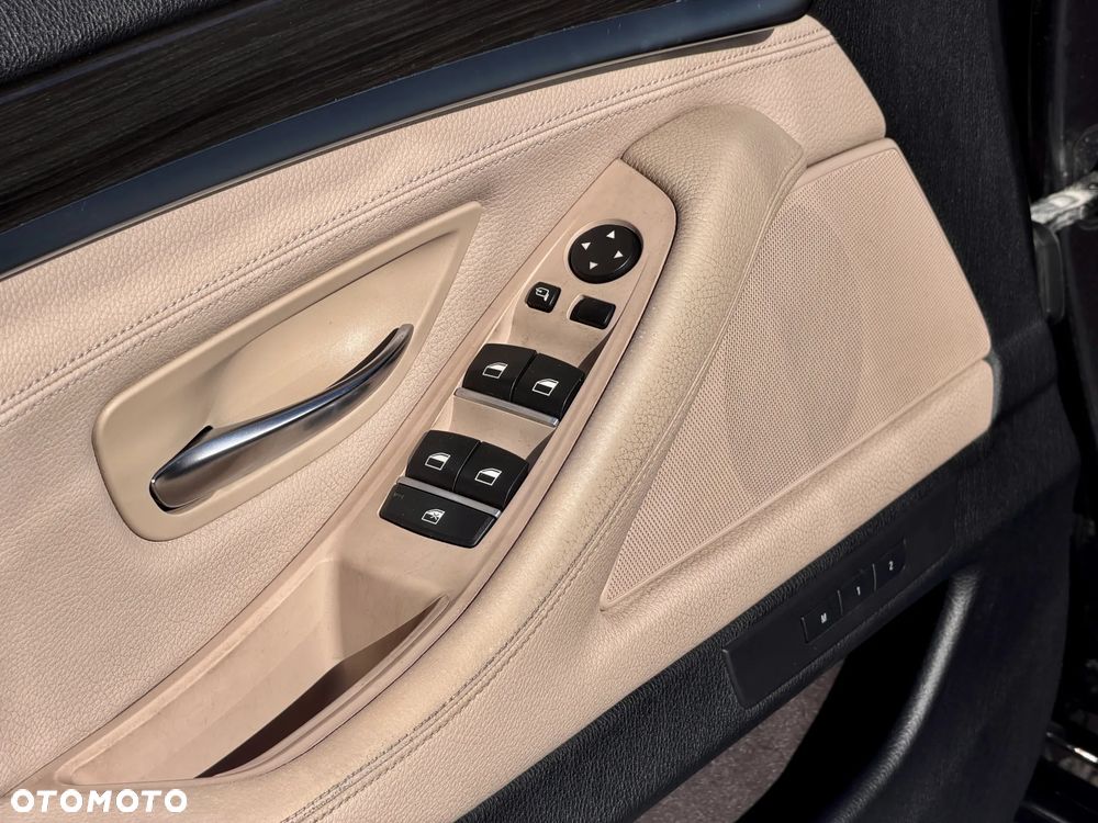 BMW Seria 5 525d - 22