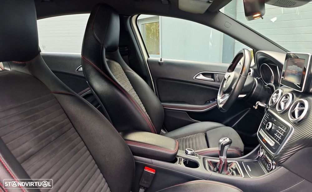 Mercedes-Benz A 180 d AMG Line - 12