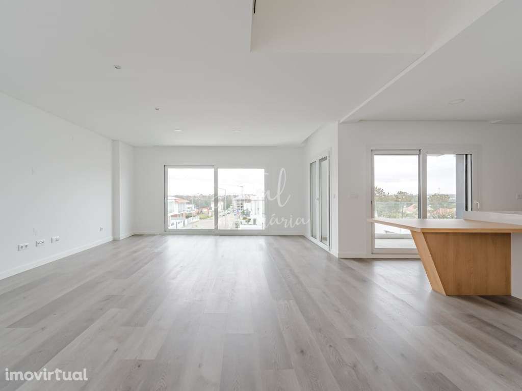 Moradia Geminada T4 Nova com Piscina - Moderna, Confortável e Bem L... - Grande imagem: 3/44