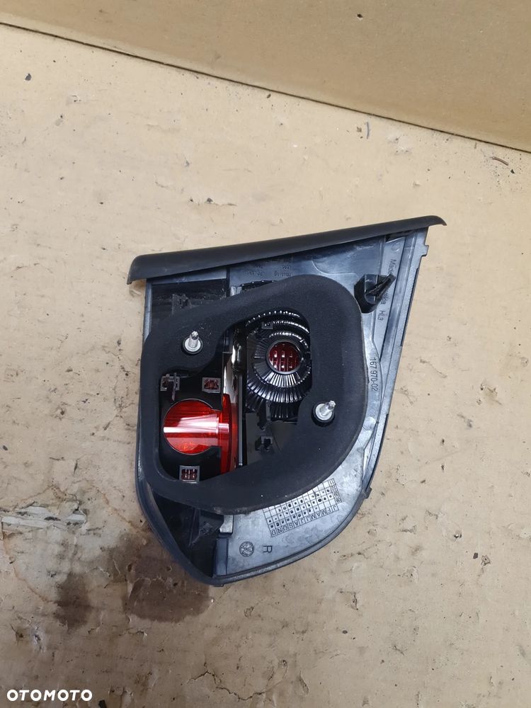 LAMPA PRAWA W KLAPE VOLKSWAGEN GOLF 6 HB - 3