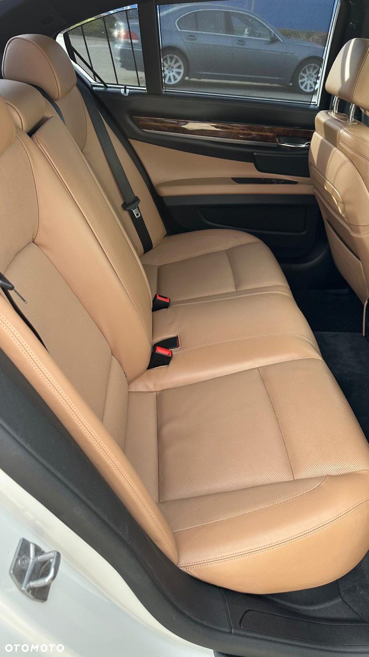 BMW Seria 7 740i - 7