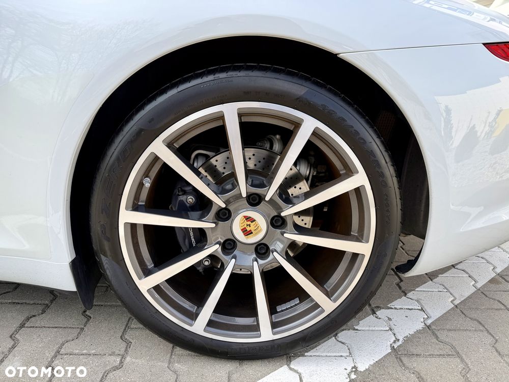 Porsche 911 Carrera - 13
