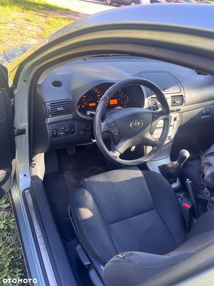 Toyota Avensis - 7