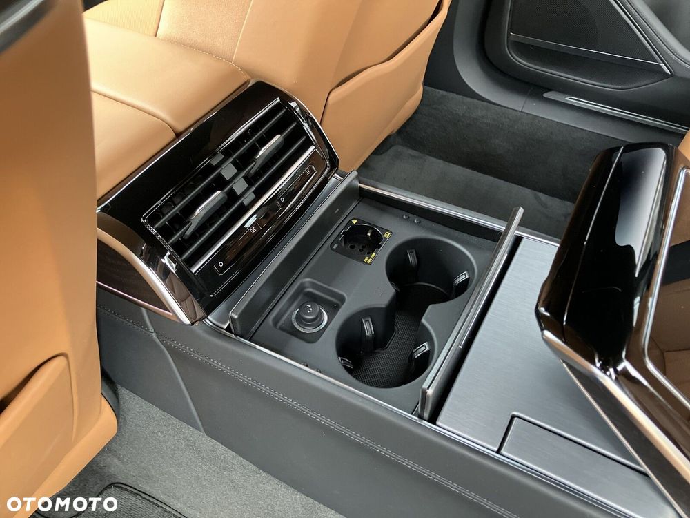 Audi A8 - 25