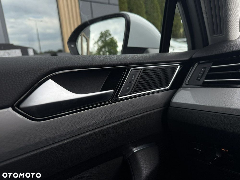 Volkswagen Passat - 33