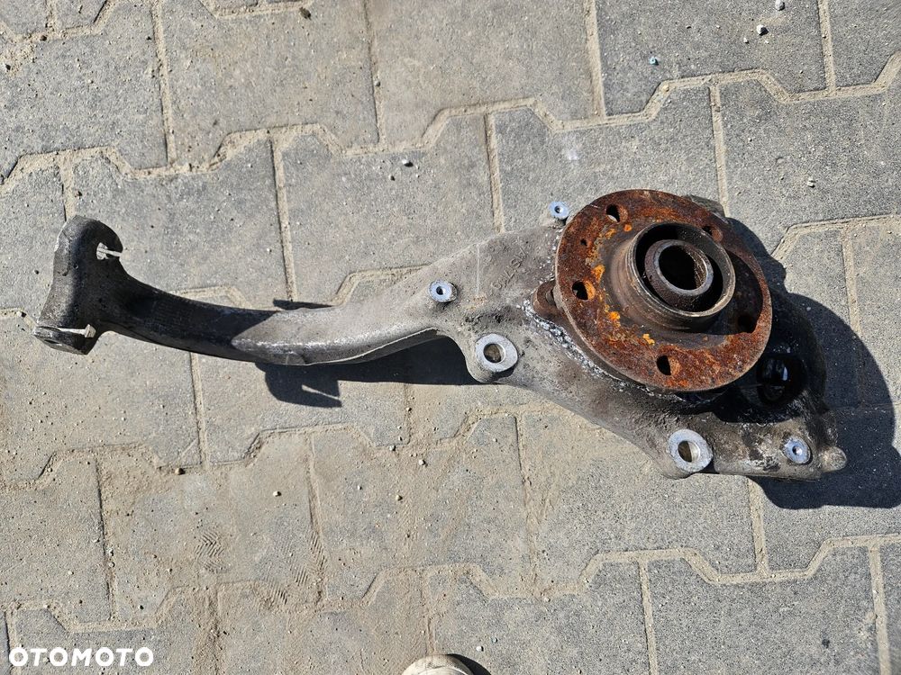 Zwrotnica prawa przód piasta Audi A4 B8 A5 8T 8K0407258S - 1