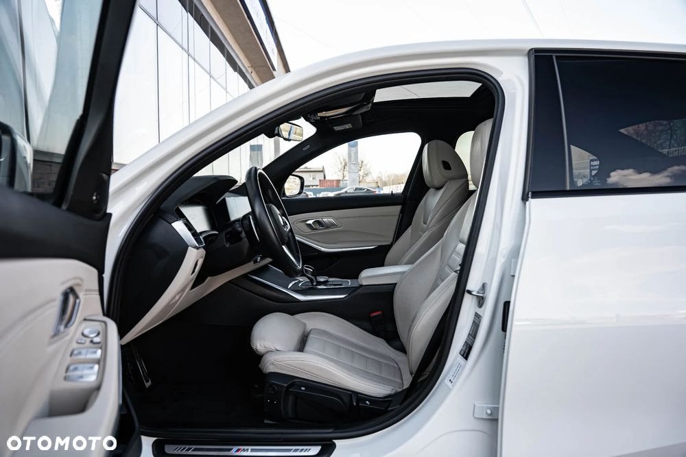 BMW Seria 3 320i M Sport sport - 16
