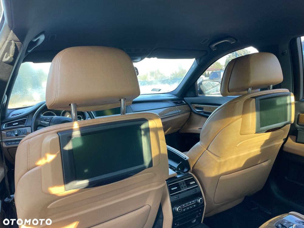 BMW Seria 7 750i L xDrive - 25