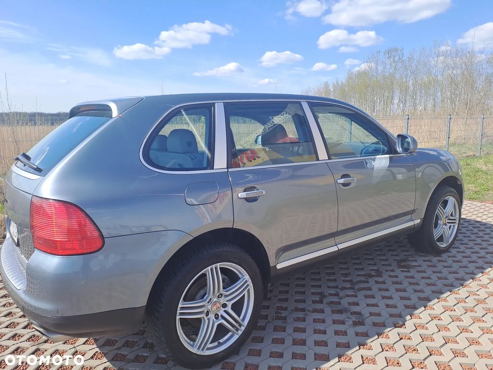 Porsche Cayenne - 1