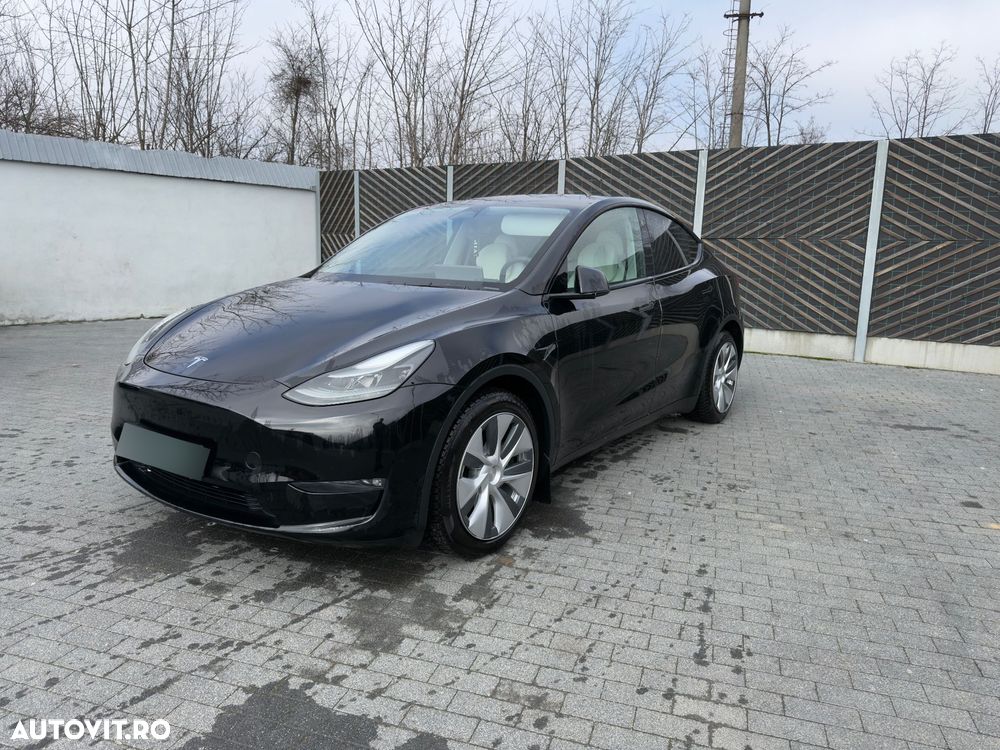 Tesla Model Y Long Range AWD - 2