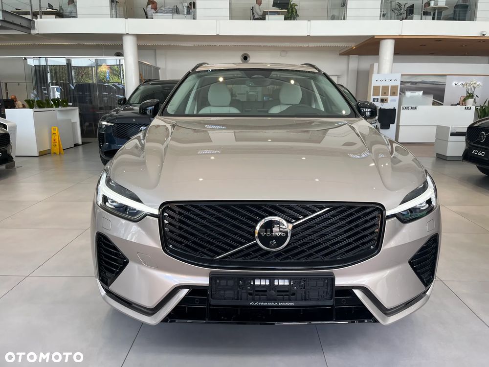 Volvo XC 60 T6 Plug-In Hybrid AWD Ultra Dark - 3