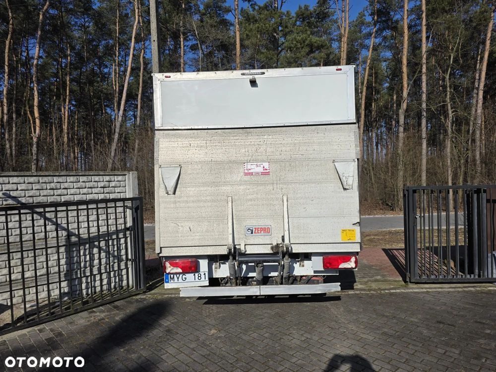 Mercedes-Benz Sprinter - 5