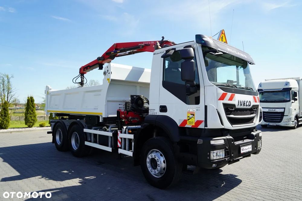 Iveco TRAKKER 360 / 6x4 / WYWROTKA DWUSTRONNA + HYDROBURTA / + HDS HMF 1643 Z2 / ŁYŻKA CHWYTAKOWA / ROTATOR / PILOT - 20