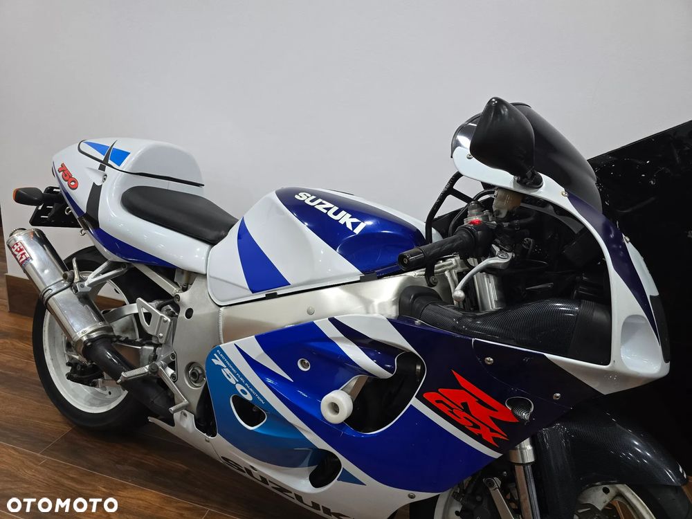 Suzuki GSX-R - 1