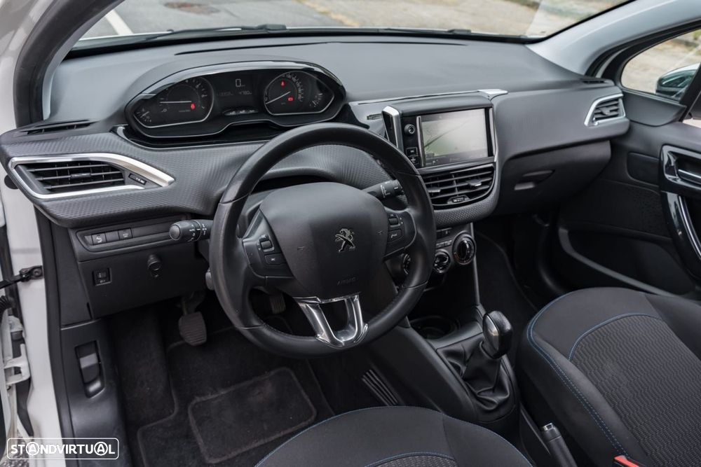 Peugeot 208 1.2 PureTech Signature - 26