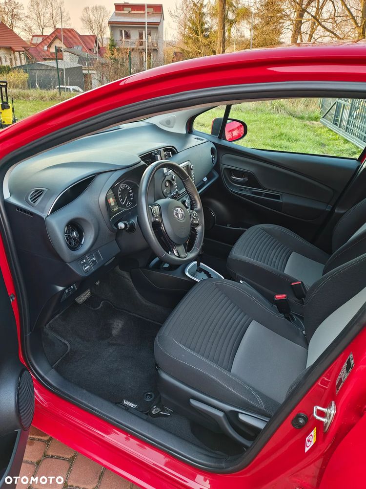 Toyota Yaris Hybrid 100 Premium - 18