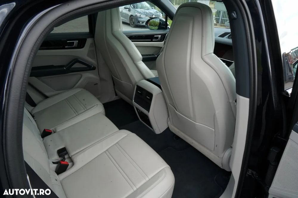 Porsche Cayenne Standard - 34