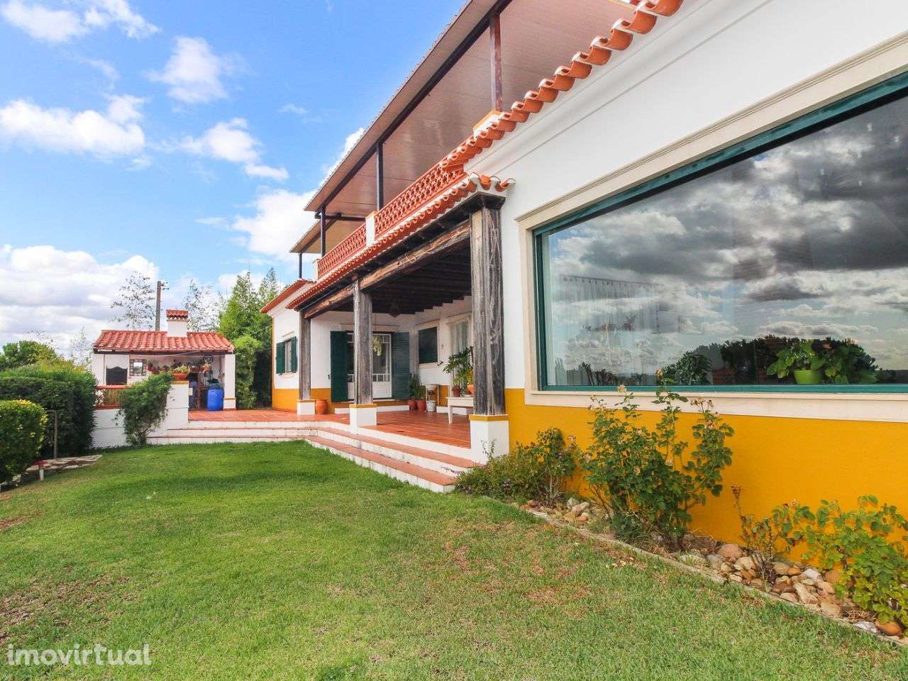 Moradia de 4 quartos com piscina e garagem - Grande imagem: 2/48