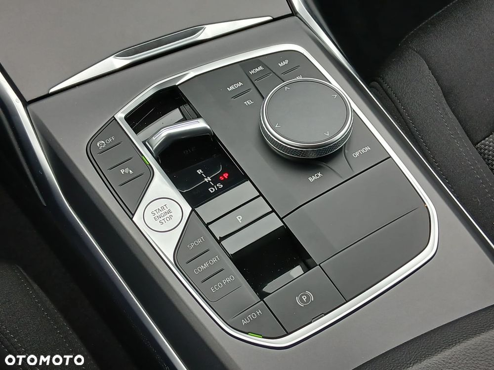 BMW Seria 3 318d MHEV - 27