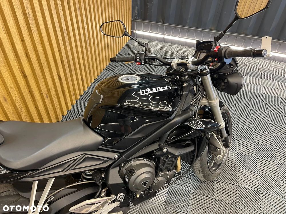 Triumph Street Triple - 12