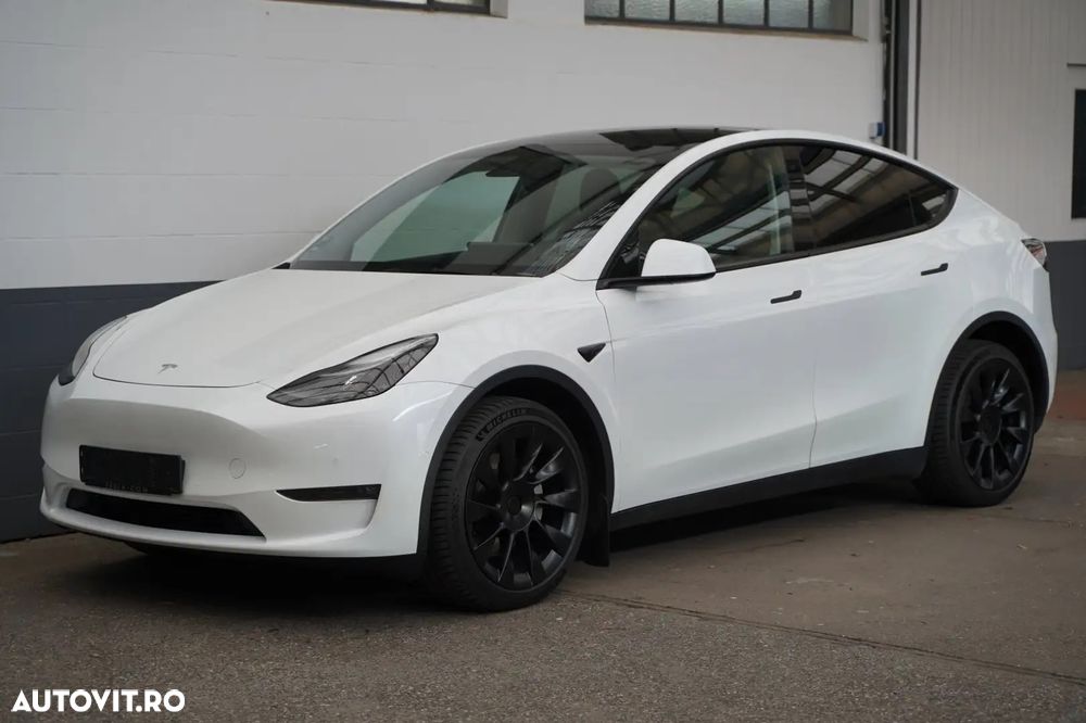 Tesla Model Y Long Range Dual Motor AWD - 1