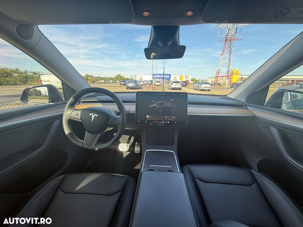 Tesla Model Y - 13