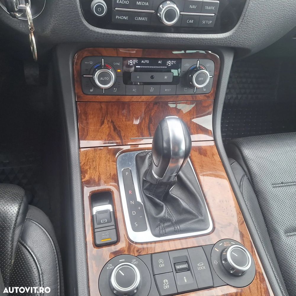 Volkswagen Touareg - 12