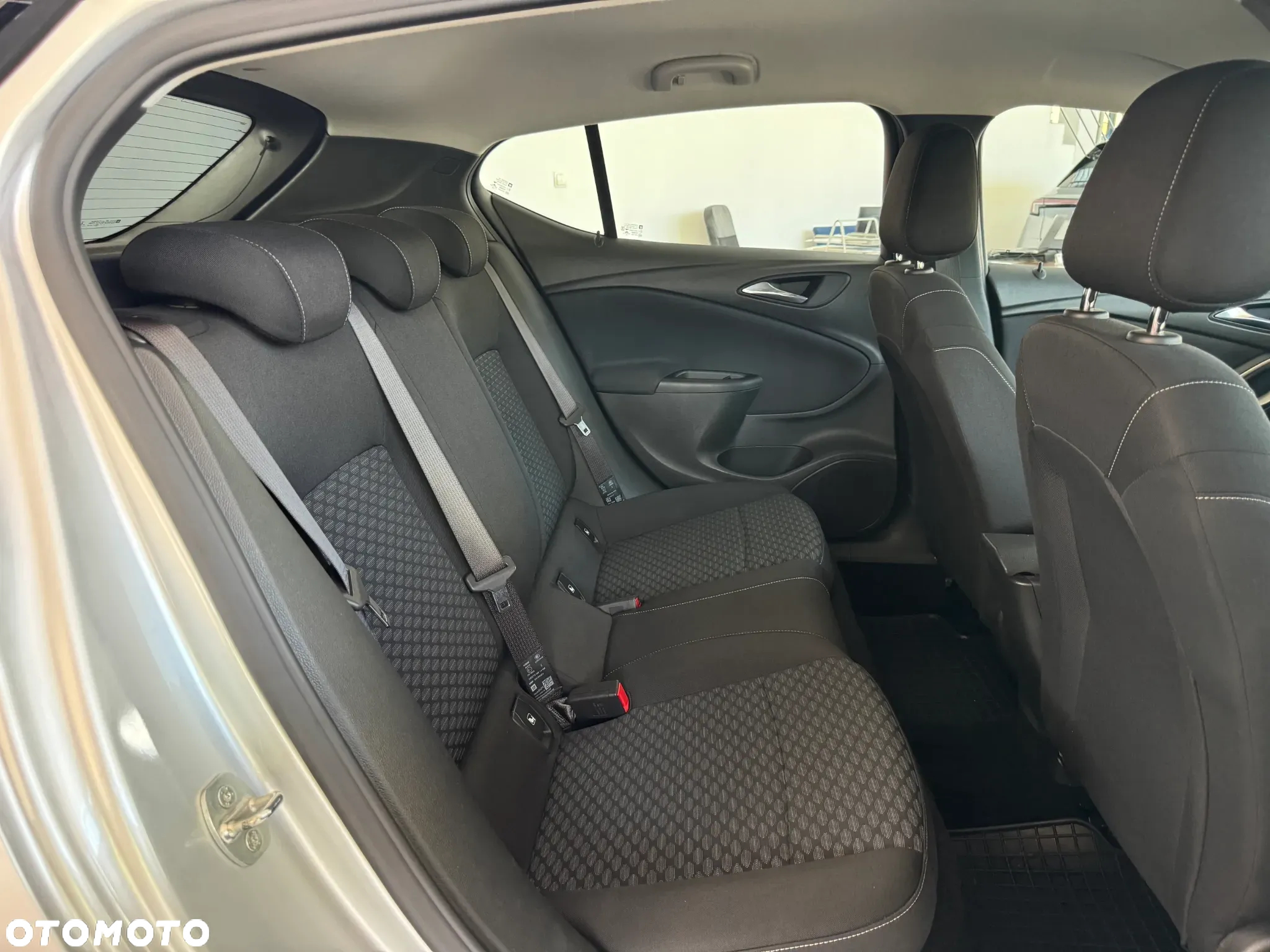 Opel Astra V 1.2 T Elegance S&S - 15