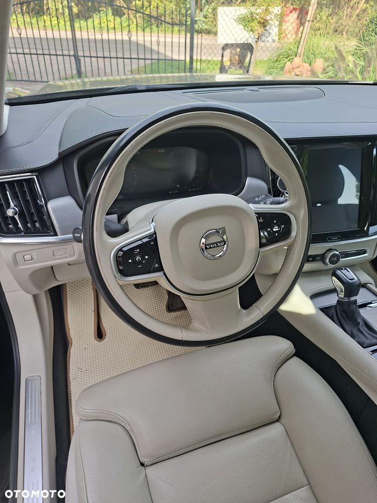 Volvo V90 - 2