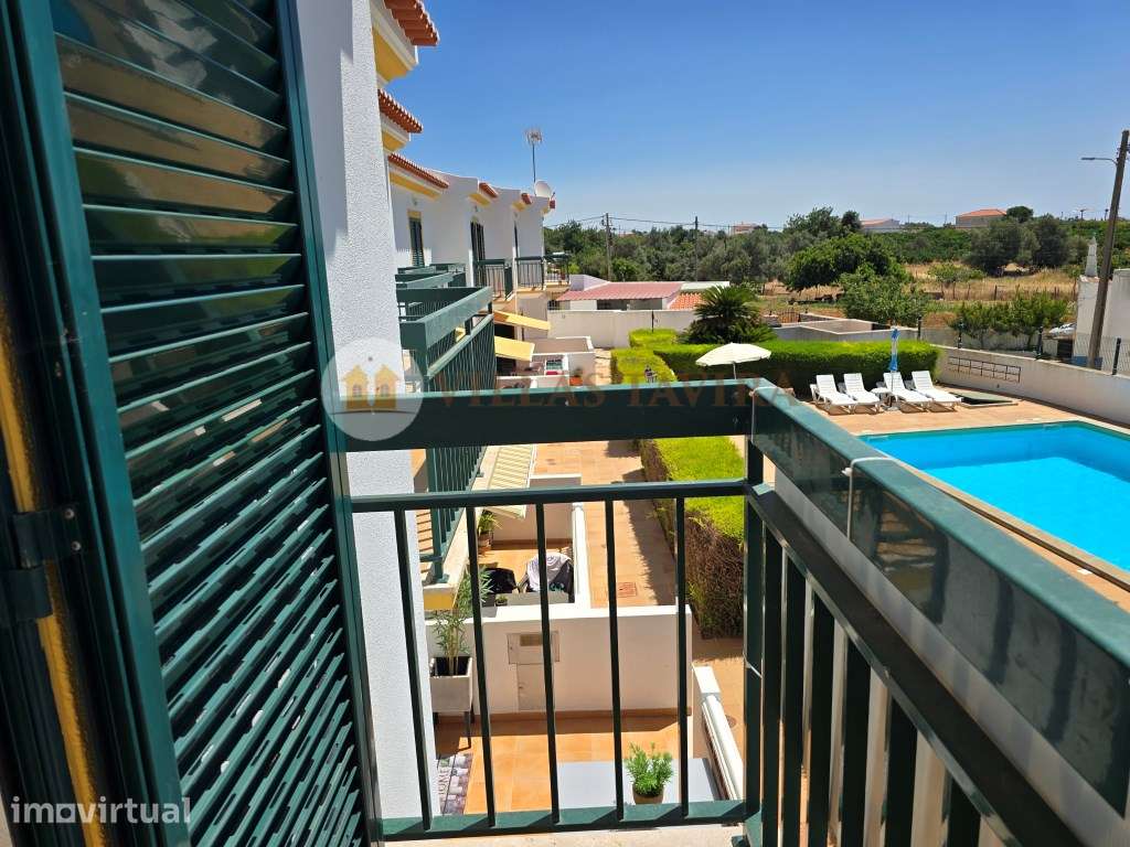 # Moradia T2 com Box, Piscina e Jardim - Condomínio Privado - Grande imagem: 2/37