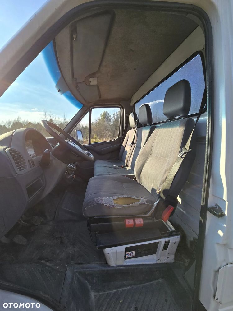 Mercedes-Benz Sprinter - 14