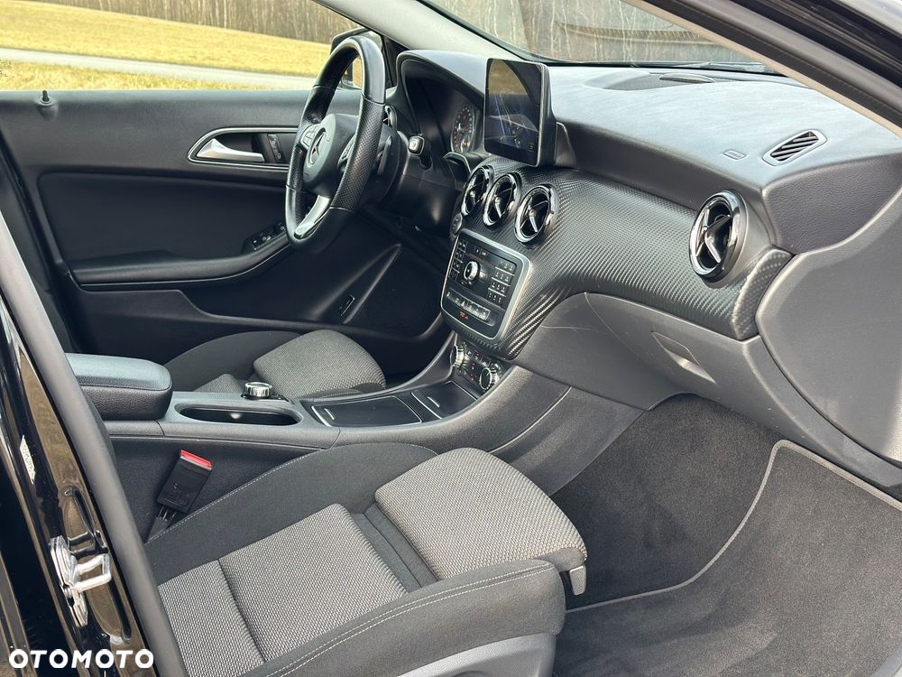 Mercedes-Benz GLA 220 d 4-Matic Style - 31