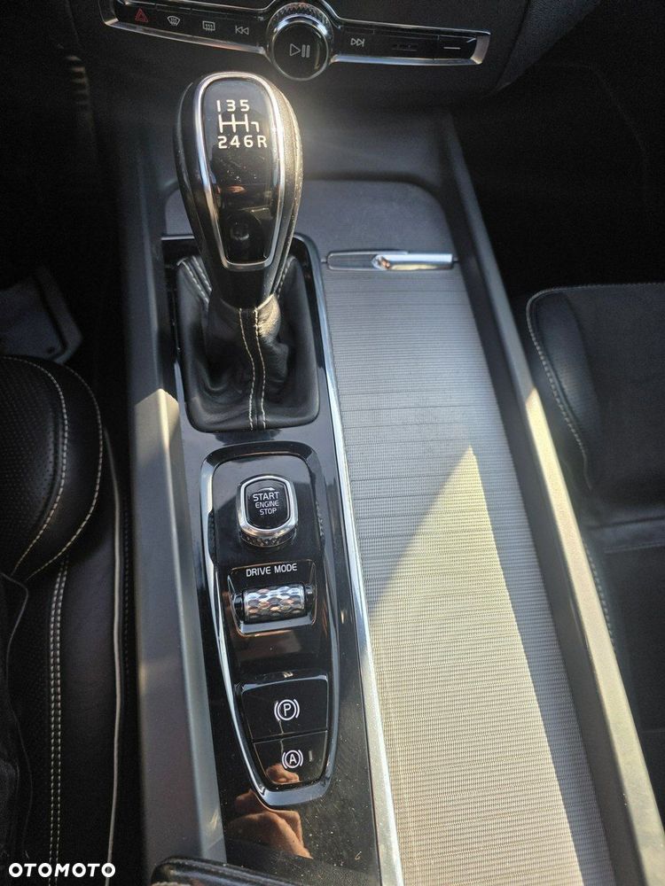 Volvo XC 60 D4 SCR AWD R-Design - 23