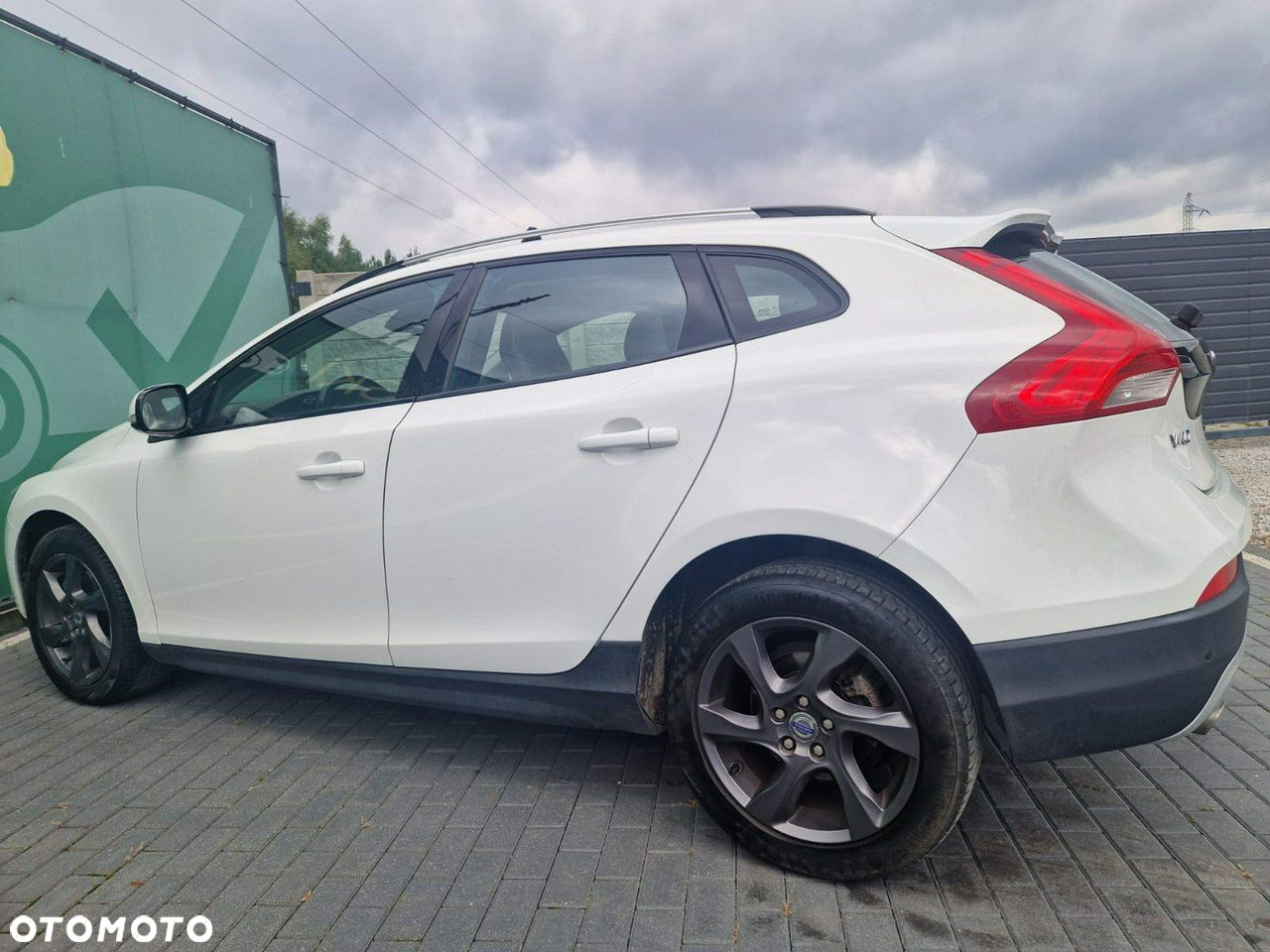 Volvo V40 Cross Country - 10