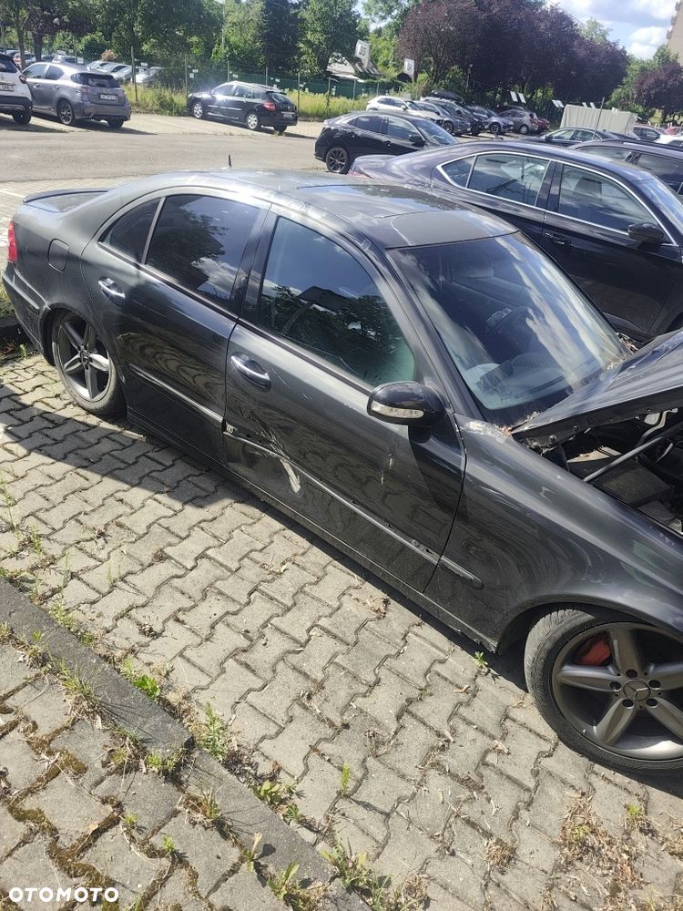 Mercedes-Benz E-Class 2003 photo 3