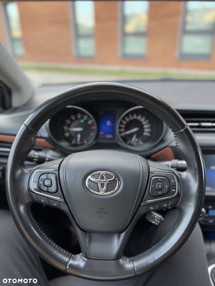 Toyota Avensis 1.8 Premium - 6