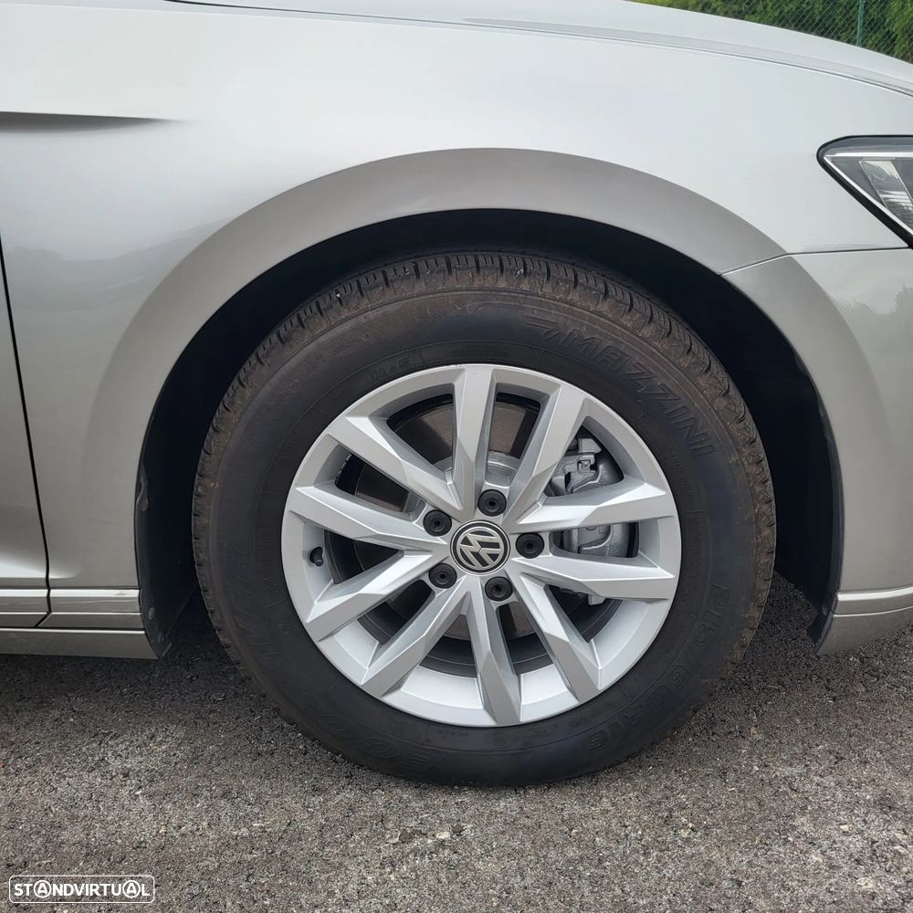 VW Passat Variant 1.6 TDI BlueMotion - 11