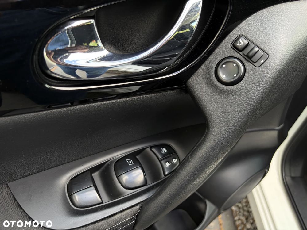 Nissan Qashqai 1.6 DIG-T N-Connecta - 31