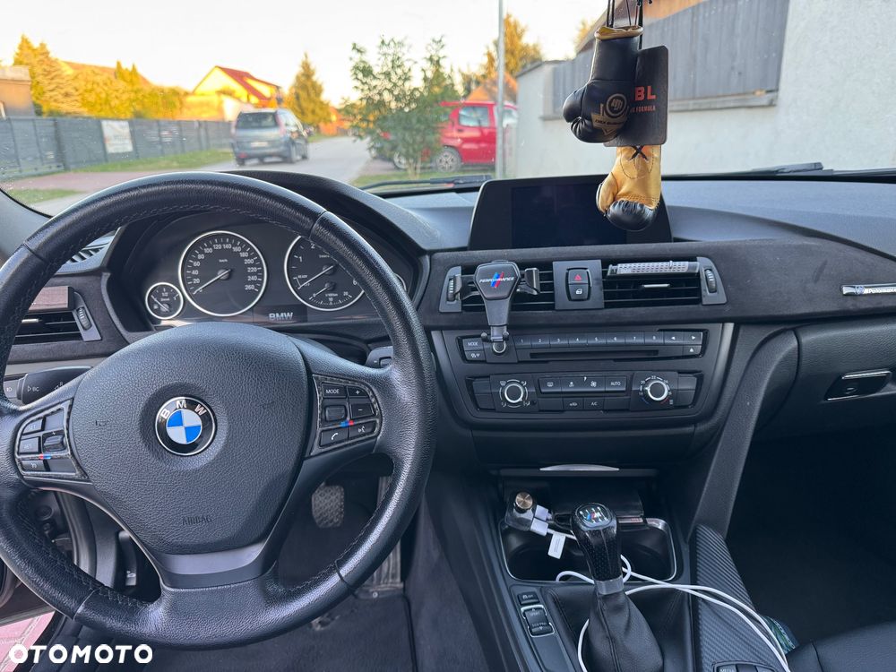 BMW Seria 3 318d Touring - 7