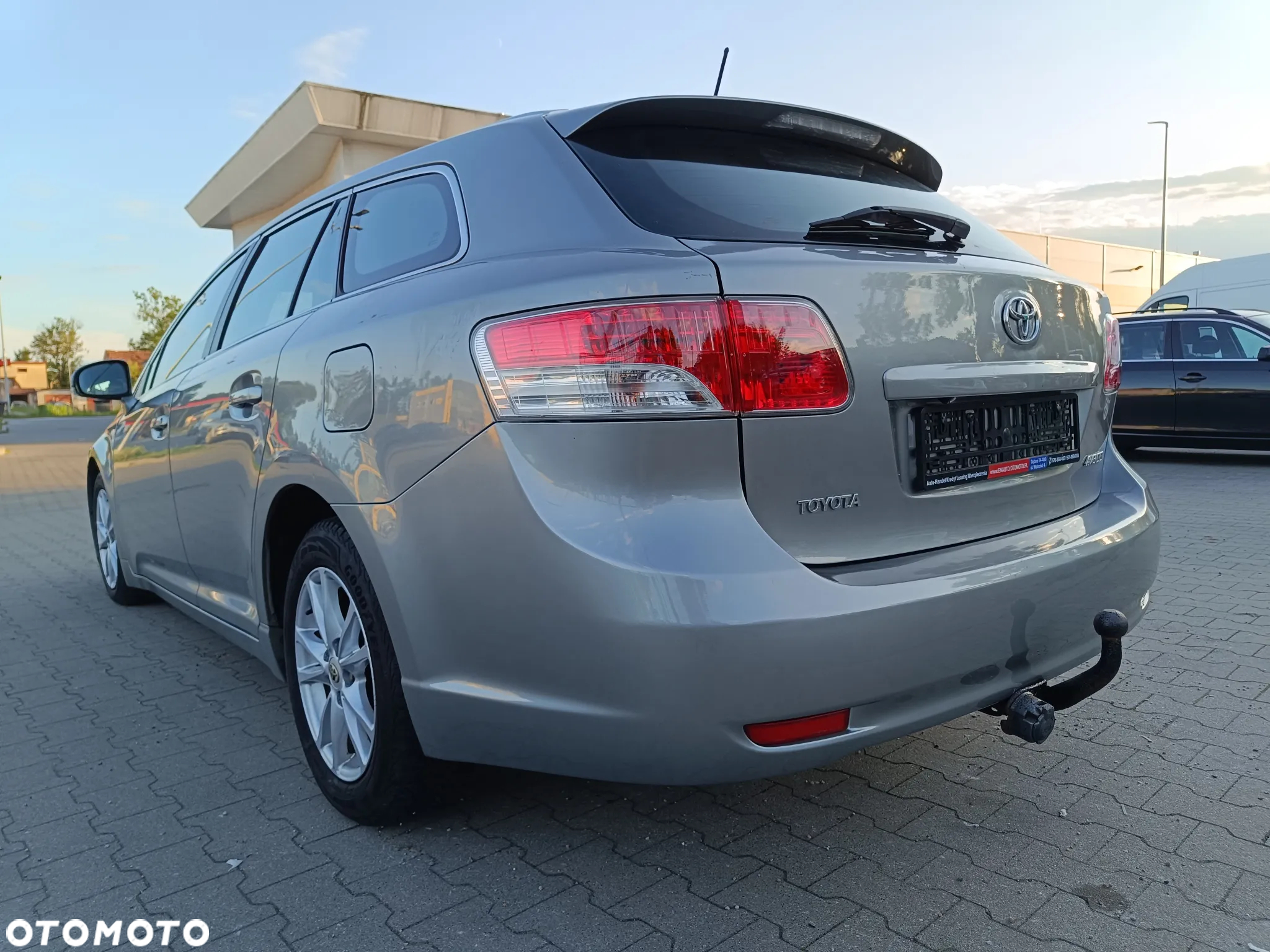 Toyota Avensis 2.0 D-4D Combi Executive - 5