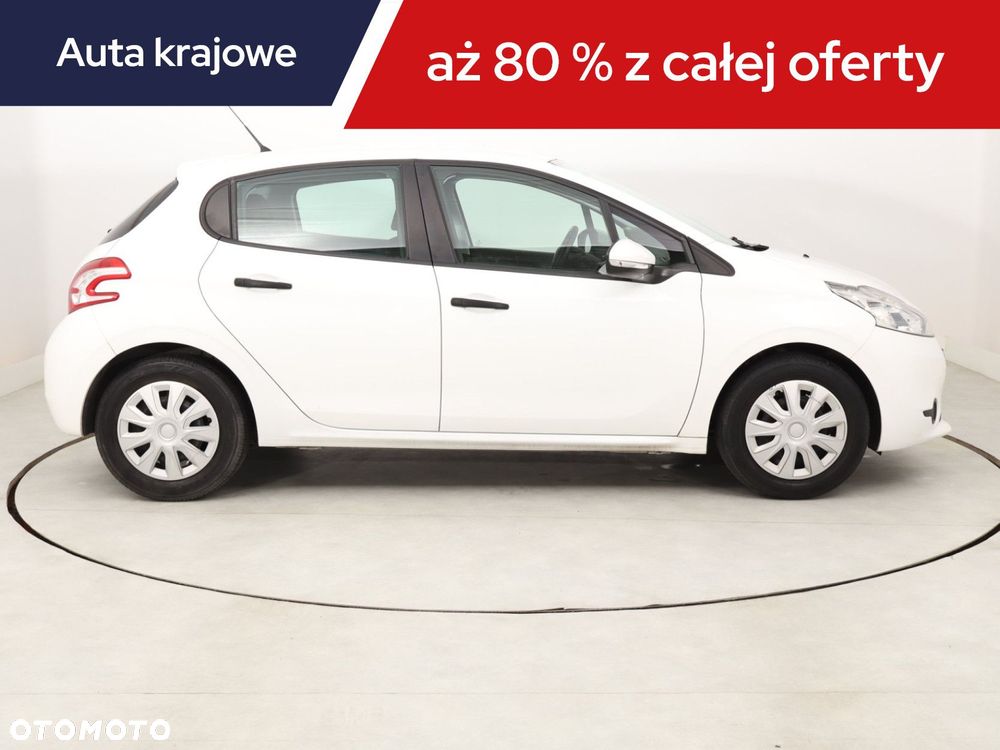 Peugeot 208 - 8