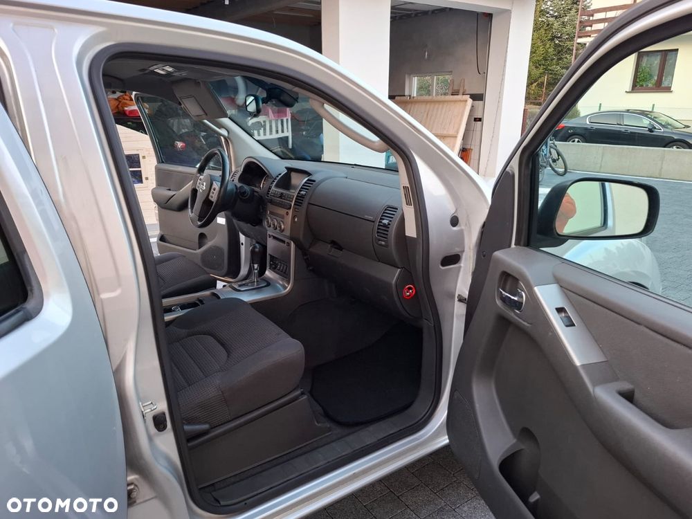Nissan Pathfinder 2.5 DCi LE - 19