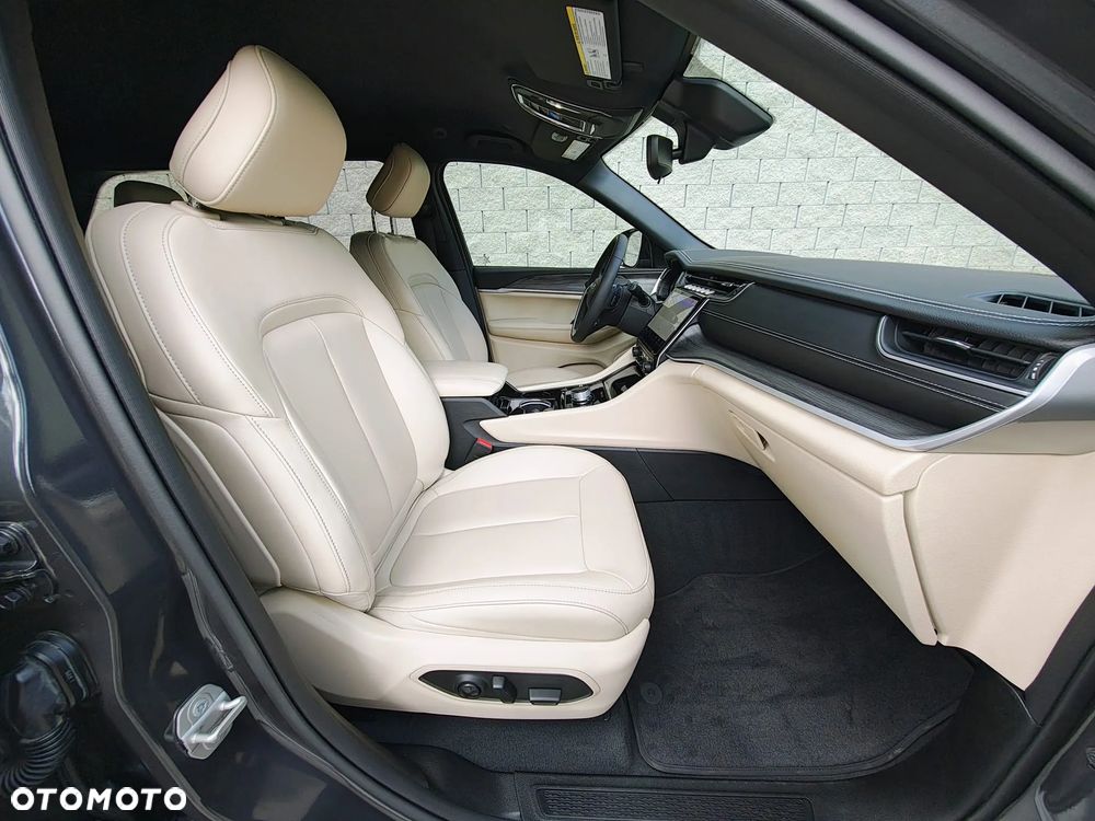 Jeep Grand Cherokee - 15