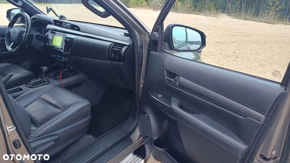 Toyota Hilux 2.8 D-4D Double Cab Invincible Sport 4x4 - 25